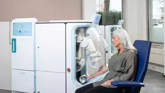 Damarı saniyeler içinde buluyor: FDA'den tam ptomatik 'Robot hemşire' kararı