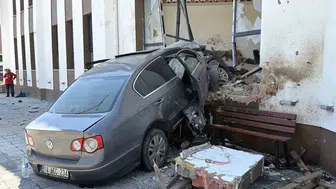 84 metre savrulan araç, caminin imam odasına girdi