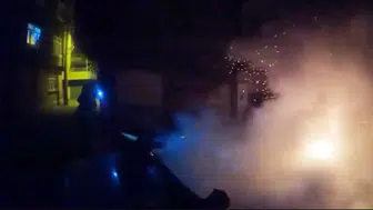 Bağlar'da park halindeki otomobil alevlere teslim oldu