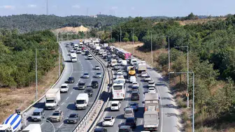 Arnavutköy'de yol çalışması trafiği felç etti: Vatandaş isyanda