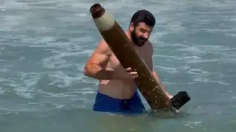 Sinop'ta sahile giren vatandaş denizden çıkardı: Füze parçası alarmı