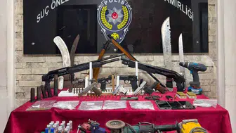 Gaziantep'te baskın yapılan adresten silah ve uyuşturucu çıktı