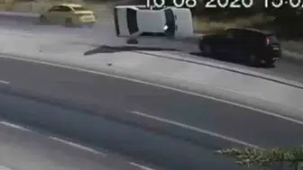 Konya'da yola fırlayan parça zincirleme kazaya neden oldu: 2 ölü