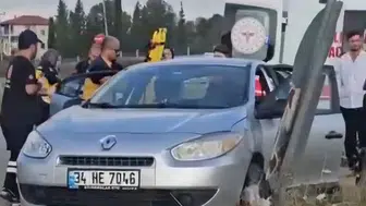 Sakarya'da korkutan kaza: Hafif ticari araç ters döndü