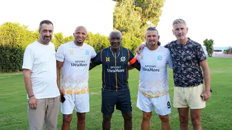 Yeşil sahaların efsKıbrıs'ta yeşil sahaya değil projeye çıktılar: Efsane futbolcular Spoint VivaMore'da buluştuaneleri Kuzey Kıbrıs'ta buluştu: Spoint VivaMore'dan dev lansman