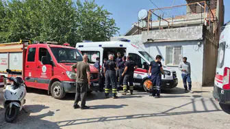 Evi yıkmaya çalışırken altında kaldı: O işçi yaralandı