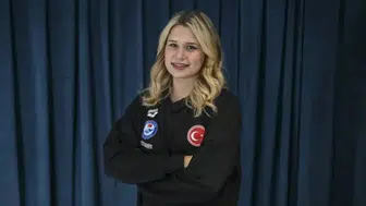 Milli yüzücü Defne Kurt Paris'te Avrupa şampiyonu oldu