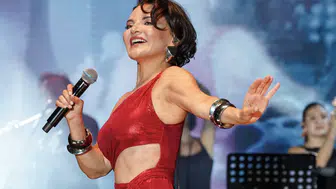 Göksel Edirne’deki 30 Ağustos Zafer Bayramı konserinde sahne aldı