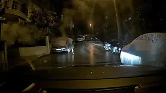 Manavgat'ta 112 personeli bir aracı yanmaktan son anda kurtardı