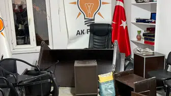 AK Parti Emet İlçe Başkanlığı binasına saldırı düzenlendi