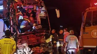 TAG Otoyolu'nda facia: Yolcu otobüsü tıra çarptı, 2 ölü, 17 yaralı