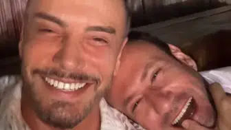 30 yıldır sahnenin değişmeyen ismi Cenk Eren'in yeni menajeri Özgür Aras