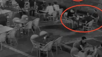Hızla Seyreden Araçtan Sarkan Çocuklar Cep Telefonu Kamerasına Yansıdı