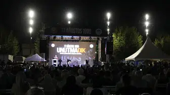 Unutmadık, unutmayacağız: Marmara felaketinin kayıpları karanfillerle anıldı