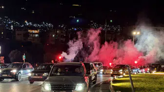 Şam'da tarihi gece: YPG kendini feshetti halk sokaklara döküldü