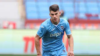 Barcelona maçının yıldızı yuvadan uçtu: Trabzonspor transferi resmen açıkladı
