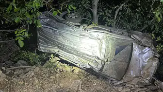 Bingöl'de feci kaza: Hafif ticari araç uçuruma yuvarlandı