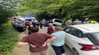 Araklı'da kontrolden çıkan otomobil kanala saplandı: Ekipler seferber oldu