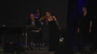 Bodrum’da sanat ve magazin dünyası aynı gecede buluştu! Zuhal Olcay sahneye çıktı