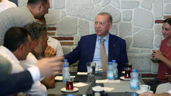 Cumhurbaşkanı Erdoğan'dan Çengelköy'de sürpriz esnaf ziyareti