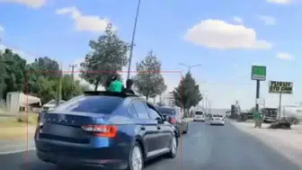 Trafikte makas attı, çocukları tavandan çıkardı: Ceza yağdı