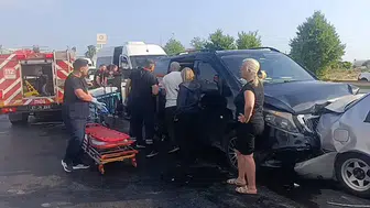 Manavgat'ta korkutan zincirleme kaza! Yol uzun süre trafiğe kapandı