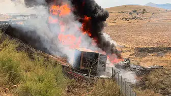 Şarampole yuvarlandı: Madeni yağ yüklü tır alev aldı