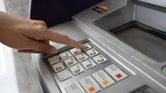 ATM kartı neden yutar, kart ATM’de kalırsa ne yapılır, kart nasıl geri alınır, banka nasıl aranır?