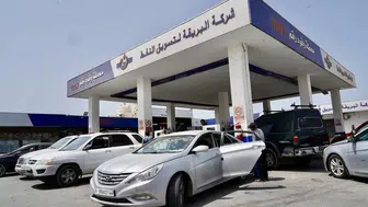 Petrol zengini Libya'da yakıt krizi: Araç kuyrukları kilometreleri buldu