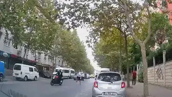 Esenyurt'ta telefon hırsızlığı: Genç kızın 100 bin TL değerindeki telefonunu hedef aldılar
