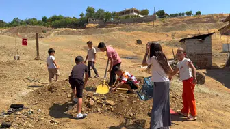 Derecik'te çocuklar seslerini duyurmak için oyun alanı kurdu