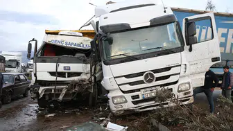 Hatay'da tır ile kamyonet çarpıştı: 3 kişi yaralandı