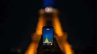Paris’in simgesi Eyfel bu kez Ukrayna için aydınlandı