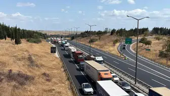İstanbul Valiliği: Silivri'deki yangın kontrol altına alındı, TEM Otoyolu trafiğe açıldı