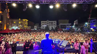 Aksaray'da Uğur Işılak rüzgarı: Gençlik Festivali'nde izdiham yaşandı