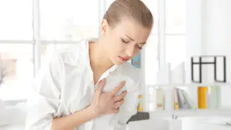 Gece çarpıntısı neden olur? Hangi alışkanlıklar gece çarpıntısını tetikler, tehlikeli mi?