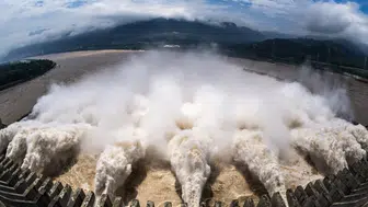 Tibet'te baraj patladı! Nepal alarmda, sular sınırı basmak üzere