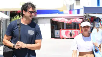 Bodrum'da tatil yapan Hande Ataizi'den evlilik sorusuna esprili yanıt