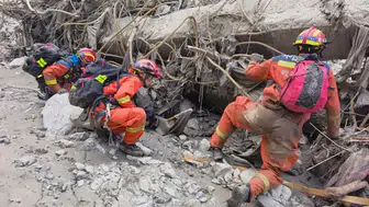 Nepal'de sel felaketi: Can kaybı 600'ü aştı, ekipler sınır bölgesine halatlarla girdi
