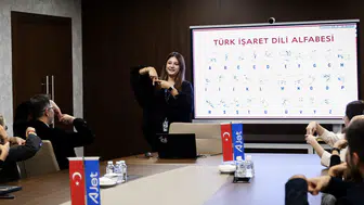 AJet kabin ekiplerine işaret dili eğitimini başlattı