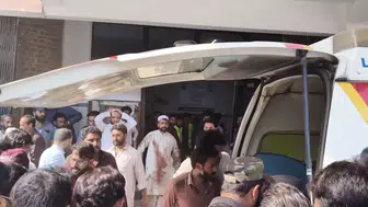 Pakistan'da cami yakınında patlamalar: 23 ölü