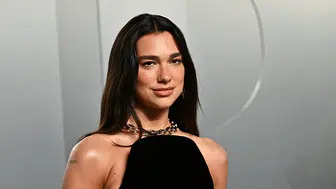 Dua Lipa kuzeninin Priştine'deki düğününe katıldı: Bardaklı dansı gündem oldu