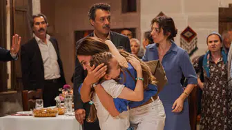 Anne Yarısı dizisi gerçek hikaye mi, uyarlama mı, gerçeklere mi dayanıyor, senaristi kim, konusu ne anlatıyor?