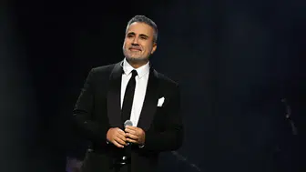 Emrah Moskova'da konser verdi: Yeni şarkısı Çıkmazdayım ilk kez sahnede