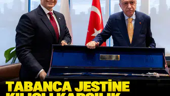 Tabanca jestine kılıçlı karşılık: Polonya liderinden Cumhurbaşkanı Erdoğan'a sürpriz armağan