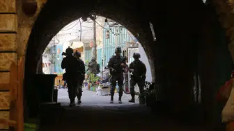 Batı Şeria'da ulaşım felç oldu: İsrail kapıları kapattı, Filistinliler araçlarında sabahladı