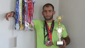 Ekmek parası için inşaatta, altın madalya için pistte ter döküyor