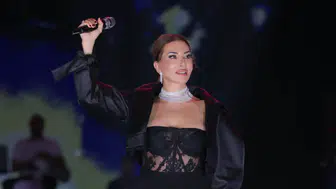 Kahramanmaraş'ta Ebru Yaşar kasırgası: Fuar Merkezi'nde binlerce kişi hep bir ağızdan söyledi