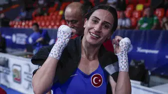 Ringde tarihi başarı: Gizem Özer Avrupa Şampiyonası'nda madalyayı garantiledi