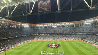 Dolmabahçe’de Avrupa gecesi: Beşiktaş taraftarından Marsilya maçında muhteşem görsel şov!